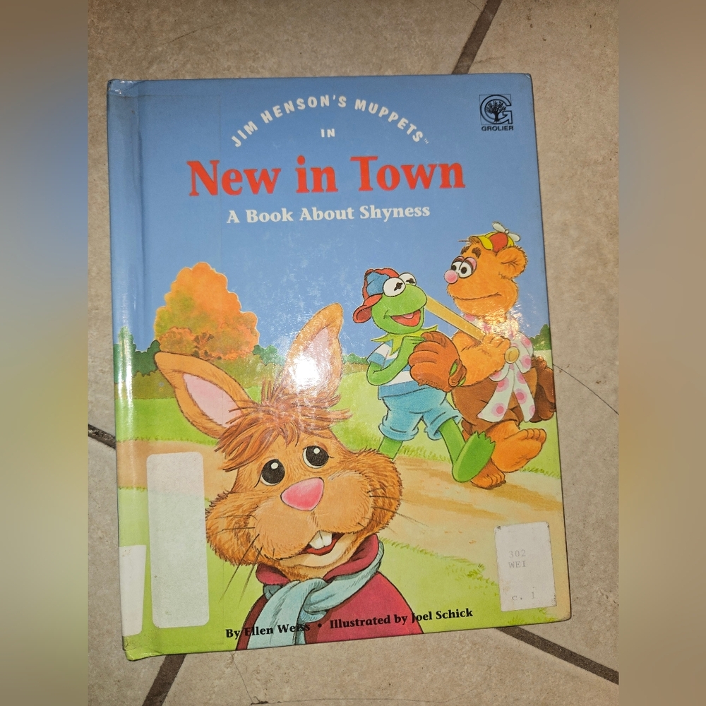 Jim Henson's Muppets in New in Town: A Book About Shyness (Values to Grow On)